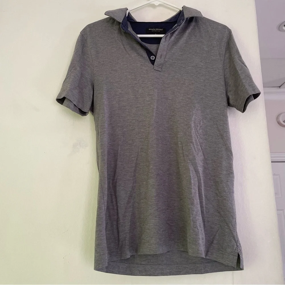 Banana Republic gray collared cotton silk blend short sleeve polo shirt